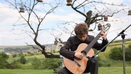 Udemy Classical Guitar Method For Absolute Beginners Part 1