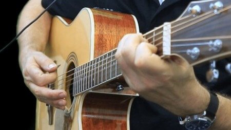 Udemy Guitar Chords And Strumming For Beginners TUTORiAL